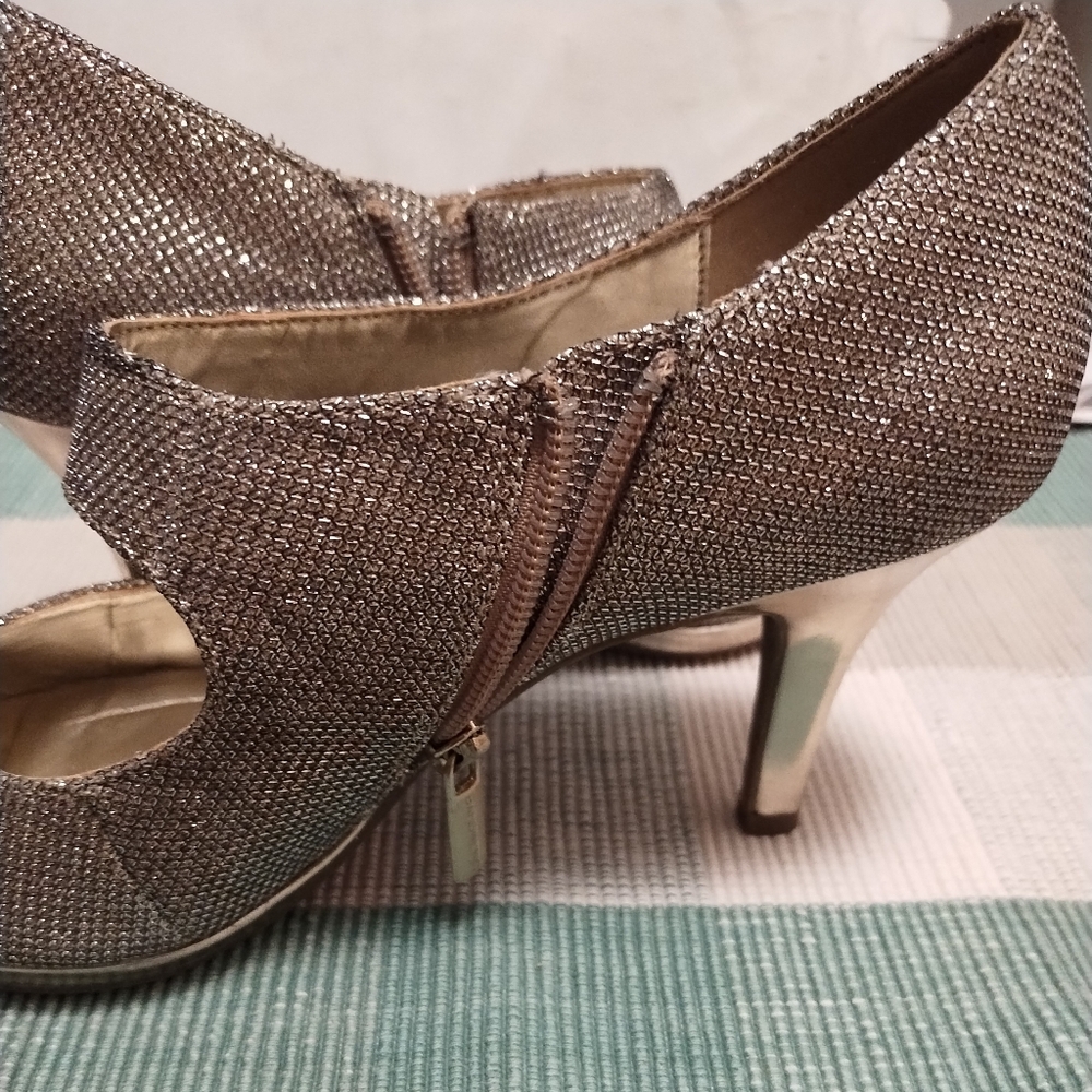 Bandolino Shimmering Gold Peep-Toe Heels - Picture 3 of 5